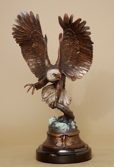 MAGNIFICENT AMERICAN EAGLE BRONZE SCULPTURE